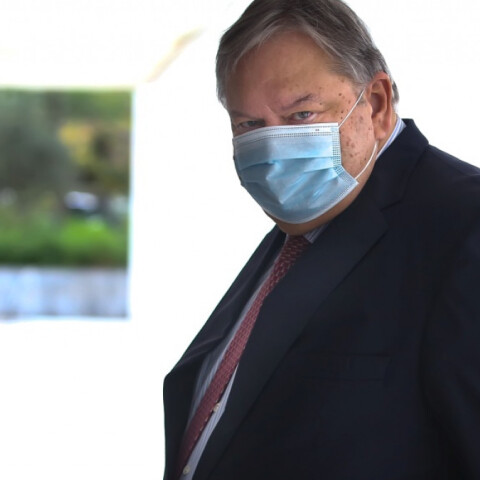 Βενιζέλος: Υποχρεωτικός εμβολιασμός σε εστίαση, δικαστές, εκπαιδευτικούς, αστυνομικούς - Να είναι αναλογικό το πρόστιμο
