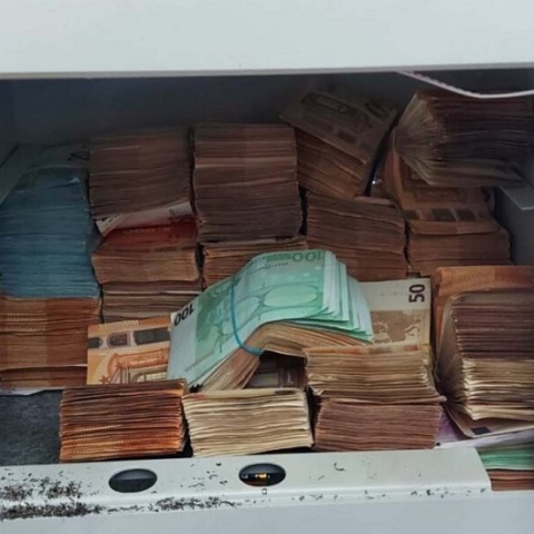 Κύκλωμα παράνομων ελληνοποιήσεων: Σε αυτό το χρηματοκιβώτιο έκρυβε τα 320.000 ευρώ ο αξιωματικός