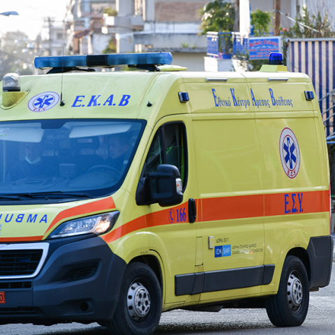 73χρονη με κορωνοϊό κατέρρευσε σε φαρμακείο