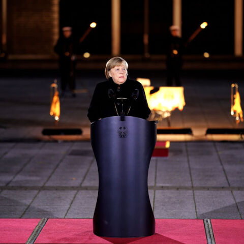 Με ροκ και πανκ ήχους ο αποχαιρετισμός στη Μέρκελ