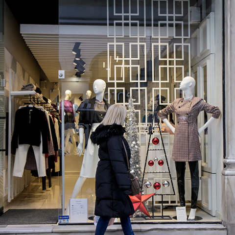 Τι ισχύσει για το ωράριο των καταστημάτων τις τελευταίες Κυριακές του έτους