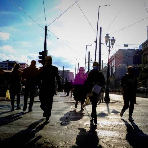 Κόσμος στο δρόμο