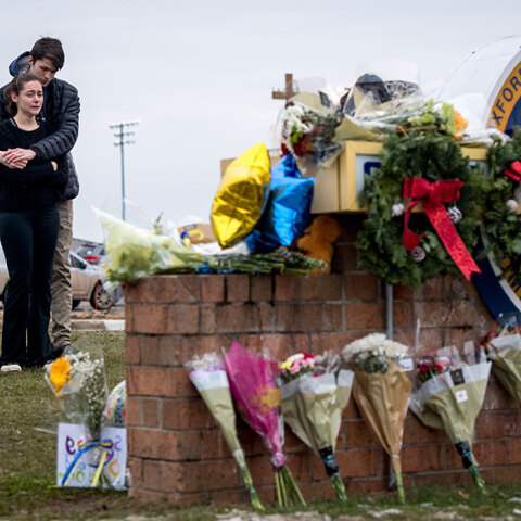 Θρήνος στο Μίσιγκαν για το μακελειό σε σχολείο της κωμόπολης Oxford