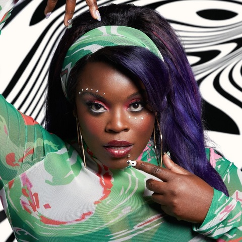 Η τραγουδίστρια YOLA