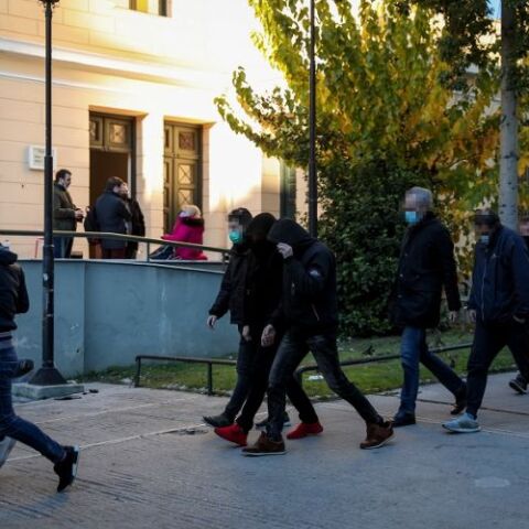 Στη φυλακή τρία μέλη του κυκλώματος παράνομων ελληνοποιήσεων