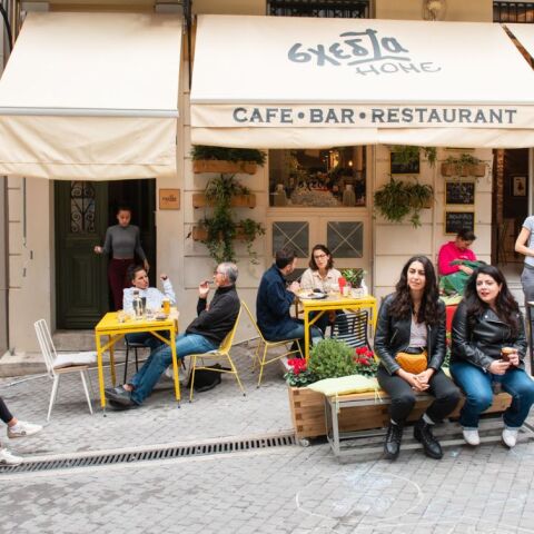 Το Σχεδία Home στη συμβολή των οδών Κολοκοτρώνη και Νικίου