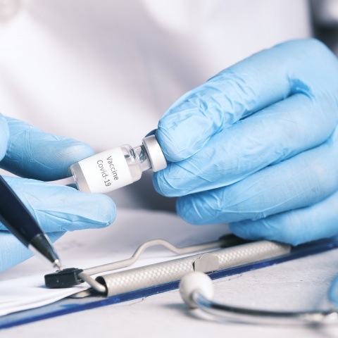 Κορωνοϊός: Ο πρύτανης του ΕΚΠΑ Αθ. Δημόπουλος μίλησε για τον κίνδυνο που διατρέχουν οι ανεμβολίαστοι. Στον ίδιο τόνο και ο καθηγητής Μικροβιολογίας Βατόπουλος.