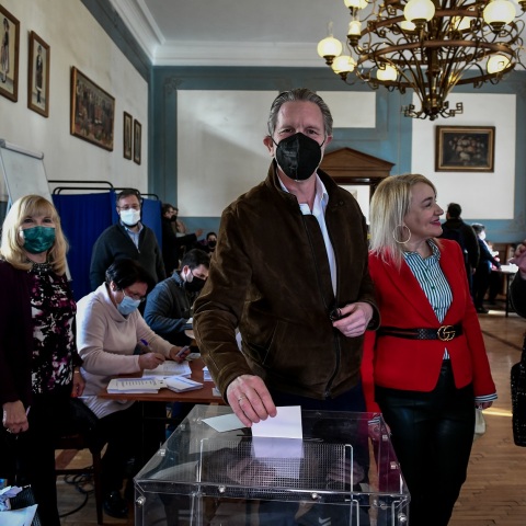 Εκλογές στο ΚΙΝΑΛ: Ο Παύλος Γερουλάνος ψήφισε στο Πνευματικό Κέντρο του Δήμου Αθηναίων και κάλεσε τους προοδευτικούς πολίτες να ενισχύσουν τη διαδικασία.