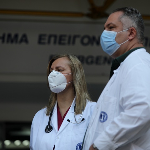 Τα κρούσματα κορωνοϊού σήμερα, Kυριακή 5 Δεκεμβρίου 2021, οι θάνατοι και οι διασωληνωμένοι στις ΜΕΘ, στη νέα ανακοίνωση του ΕΟΔΥ.