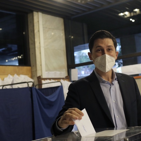 Εκλογές στο ΚΙΝΑΛ: Ανοιχτές οι κάλπες από το πρωί της Κυριακής – Ο υποψήφιος Παύλος Χρηστίδης ψήφισε στο 22ο Δημοτικό Κατάστημα του Δήμου Αθηναίων.