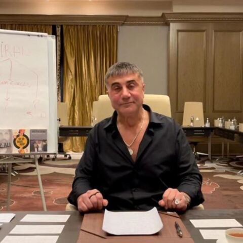 Ο Σεντάτ Πεκέρ 