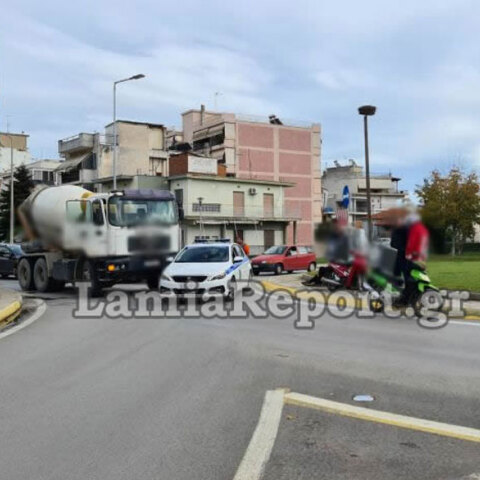 Τροχαίο στη Λαμία με μπετονιέρα και ντελιβερά
