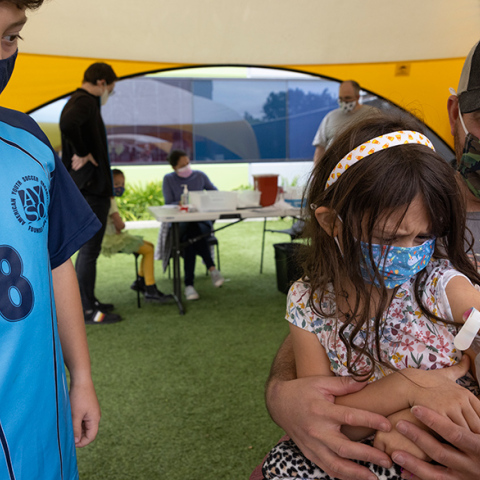 Σχεδόν το 80% των παιδιών στη Γαλλία έχει εμβολιαστεί κατά του κορωνοϊού