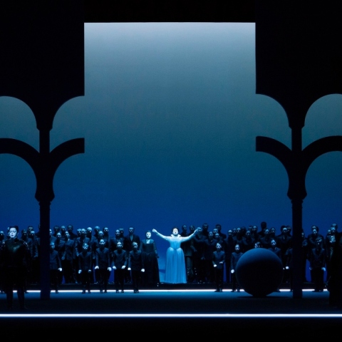 "Οθέλλος" του Βέρντι σε σκηνοθεσία Ρόμπερτ Ουίλσον. Μια συμπαραγωγή της Εθνικής Λυρικής Σκηνής με το Πασχαλινό Φεστιβάλ του Μπάντεν-Μπάντεν