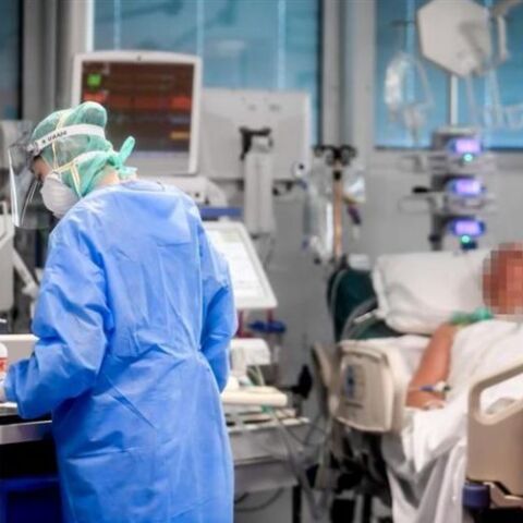 Επίθεση της Ματίνας Παγώνη κατά του Μιχάλη Γιαννάκου για τις «πριβέ ΜΕΘ»