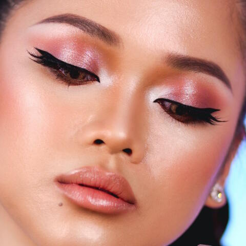 Συμβουλές για το μακιγιάζ των ματιών και των χειλιών, τα νύχια και τα μαλλιά των Χριστουγέννων.