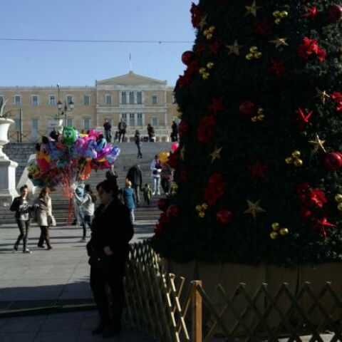 Παραλλαγή Όμικρον – «Εμβόλιο, τεστ και μάσκες» συνιστούν οι ειδικοί για ασφαλή Χριστούγεννα – Τι αλλάζει από Δευτέρα