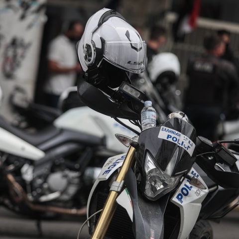 Δολοφονία στη Γλυφάδα: Σκότωσε τον σύντροφο της μητέρας του και παραδόθηκε στην αστυνομία