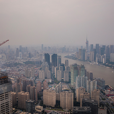 Ο οίκος Fitch υποβαθμίζει την Evergrande 