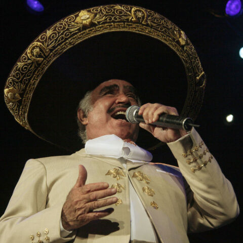 O τραγουδιστής Βισέντε Φερνάντες