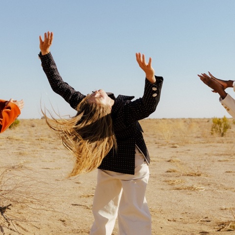 Οι χορεύτριες Hvrmony Adams, Jill Wilson και Patricia Zhou κατά τη διάρκεια της χορογραφίας της Ζωής Ευσταθίου.