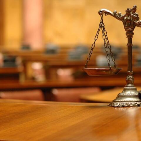 "Εξαιρετικά επικίνδυνη" η συμπεριφορά του δικηγόρου αρνητή κρίνει ο εισαγγελέας- Εξηγήσεις για δύο κακουργήματα έδωσε σήμερα ο αρνητής	