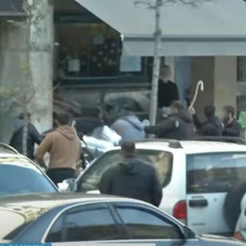 Συμπλοκή έξω από τα δικαστήρια στη Θεσσαλονίκη