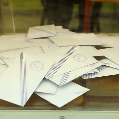 Ψήφοι στην κάλπη