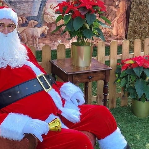 Ο Παναγιώτης Γεωργιόπουλος, ντυμμένος Άγιος Βασίλης.