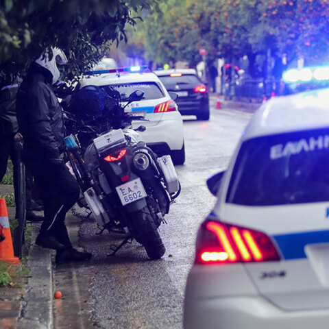 Αστυνομικοί και περιπολικά