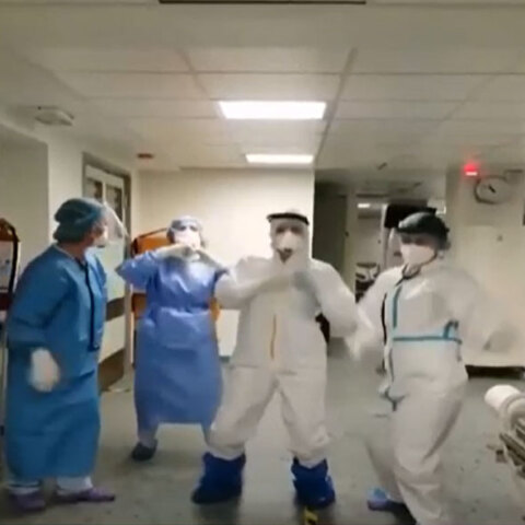 Viral οι νοσηλεύτριες που χορεύουν στον ρυθμό του «Δυνατά τα τα»