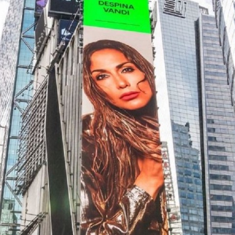 Η Δέσποινα Βανδή «φιγουράρει» σε billboard στην Time Square