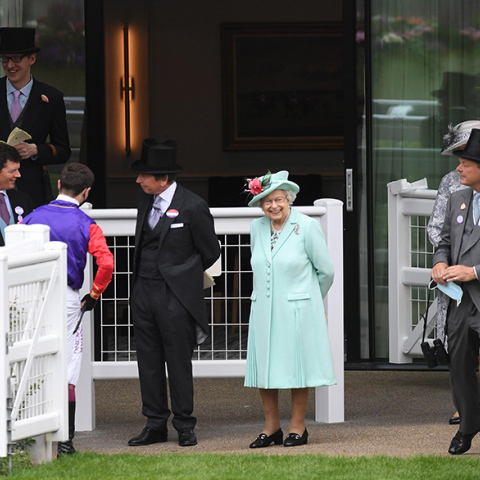 Η βασίλισσα Ελισάβετ ακύρωσε ένα οικογενειακό τραπέζι