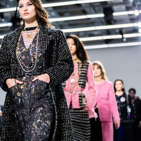 Μοντέλα στην πασαρέλα Chanel Metiers