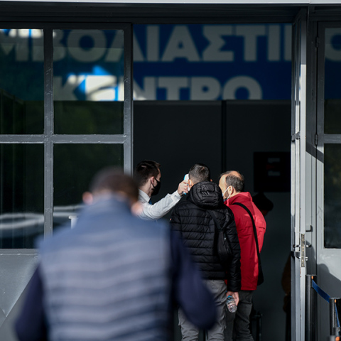 Αγία Βαρβάρα: Πήγε να εμβολιαστεί στη θέση άλλου