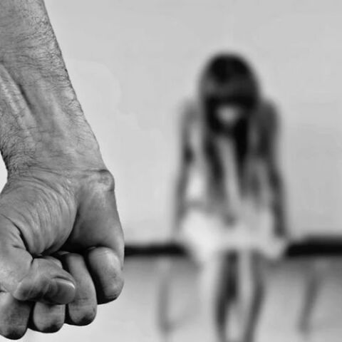 Έδειρε τη γυναίκα του γιατί μαγείρεψε ψαρόσουπα - Eκείνος ήθελε τηγανητές πατάτες