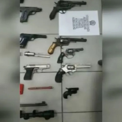 Σέρρες: 68χρονος συνταξιούχος έκρυβε ολόκληρο οπλοστάσιο στο σπίτι του