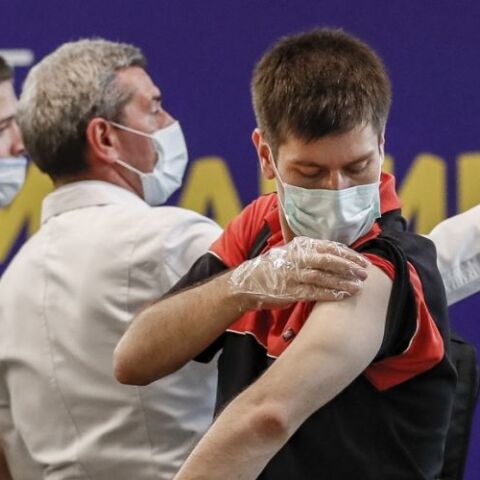 Μελέτη: Αδύναμα έναντι της Όμικρον τα εμβόλια J&J, Sinopharm και Sputnik