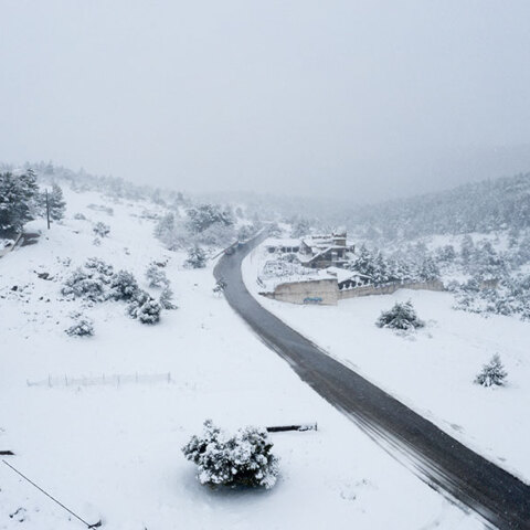 Χιόνια στην Αττική έφερε η κακοκαιρία «Κάρμελ»