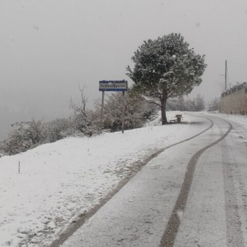 Ποιοι δρόμοι στην Αττική έκλεισαν λόγω χιονόπτωσης   