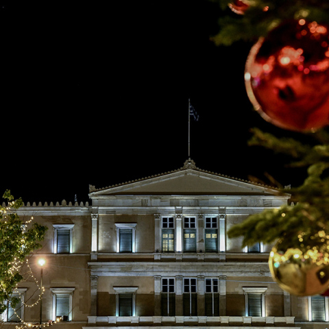 Στη σκιά της μετάλλαξης Όμικρον θα κυλήσουν φέτος οι γιορτές