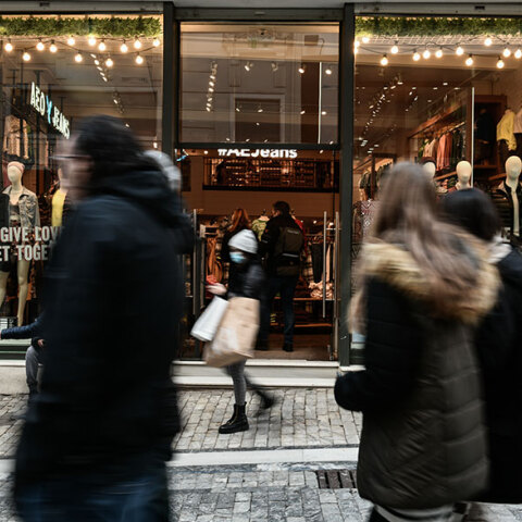 Σε ισχύ το εορταστικό ωράριο καταστημάτων 2021 για Χριστούγεννα και Πρωτοχρονιά