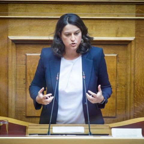 H ΥΠΟΥΡΓΟΣ ΠΑΙΔΕΙΑΣ ΝΙΚΗ ΚΕΡΑΜΕΩΣ ΣΤΟ ΒΗΜΑ ΤΗΣ ΒΟΥΛΗΣ 