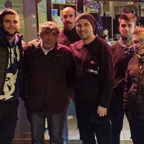 Παρέα από τα Χανιά πλήρωσε για τη διαμονή αστέγου σε ξενοδοχείο της πόλης