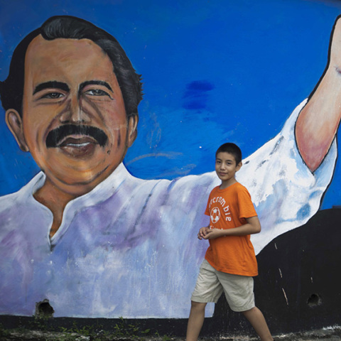 Γκράφιτι με τον Ντανιέλ Ορτέγκα, προέδρου της Νικαράγουας