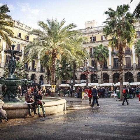 Ισπανία: Ξανά υποχρεωτική η χρήση μάσκας σε εξωτερικούς χώρους