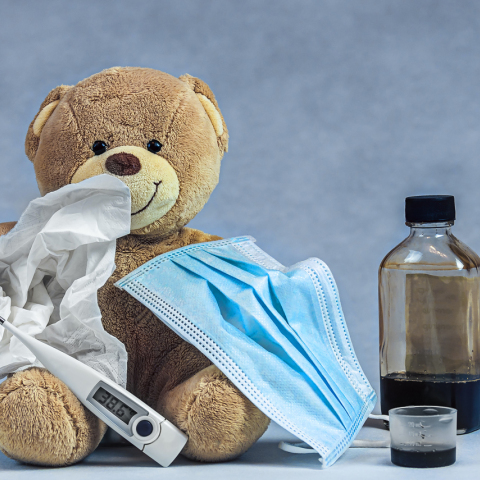 Ο ΠOY συνιστά ιβουπροφαίνη και ασπιρίνη για την αντιμετώπιση των ήπιων ανεπιθύμητων ενεργειών του εμβολίου κατά της COVID-19.