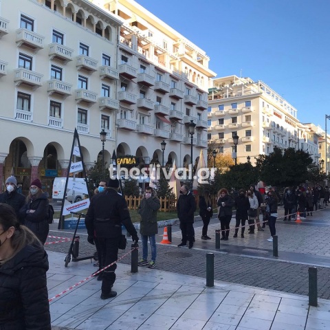Ουρές για εμβόλιο στη Θεσσαλονίκη