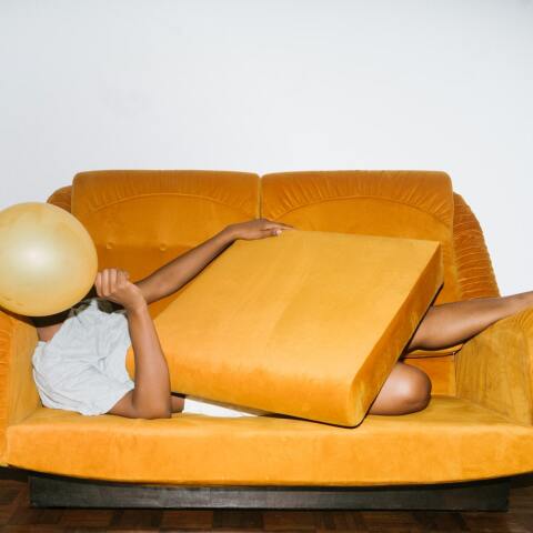 FOGO ή Fear Of Going Out είναι ένα νέο φαινόμενο που περιγράφει τη διστακτικότητα των ανθρώπων μετά την πανδημία να βγουν από το σπίτι τους. 