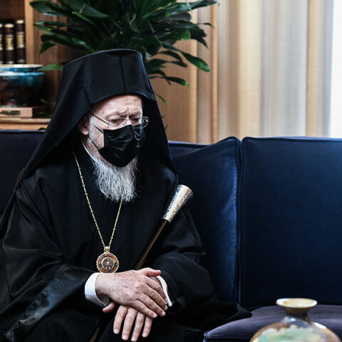 Ο Οικουμενικός Πατριάρχης Βαρθολομαίος με μάσκα για τον κορωνοϊό